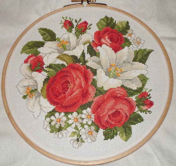 Работа «Розы и лилии»