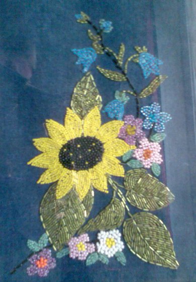 Работа «Цветы, вышитые бисером»