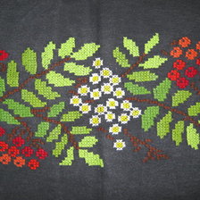 Работа «рябина на черном фоне»