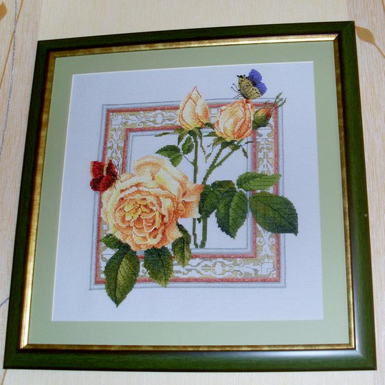 Работа «Розы и бабочки»