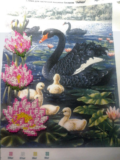 Работа «черные лебеди (частичная вышивка)»