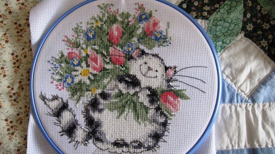 Работа «Котик с цветами»