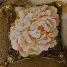 Работа «Подушка "Пион"»
