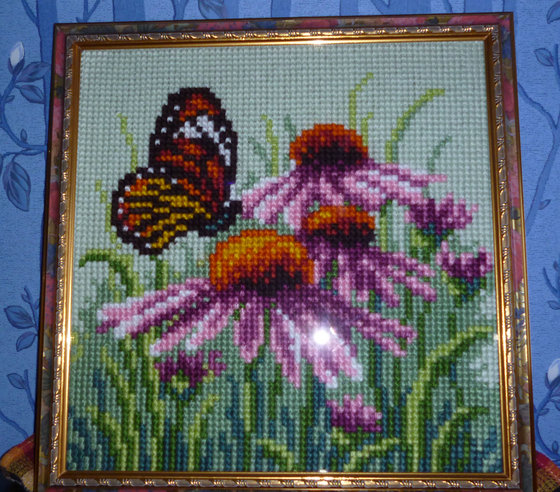 Работа «Бабочка на цветке. В рамке»