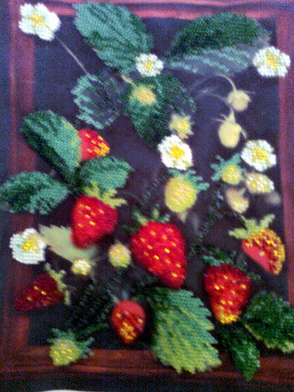 Работа «Клубничрый портрет   (бисер)»