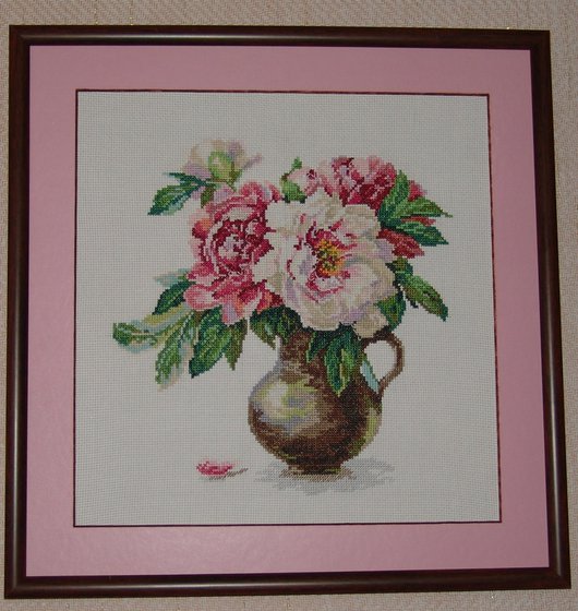 Работа «Пионы (в рамке)»