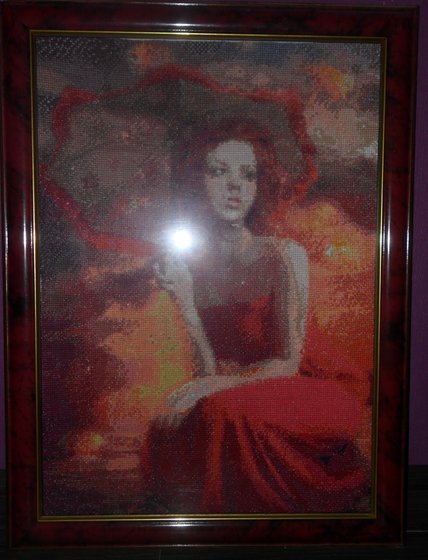 Работа «Девушка в красном»