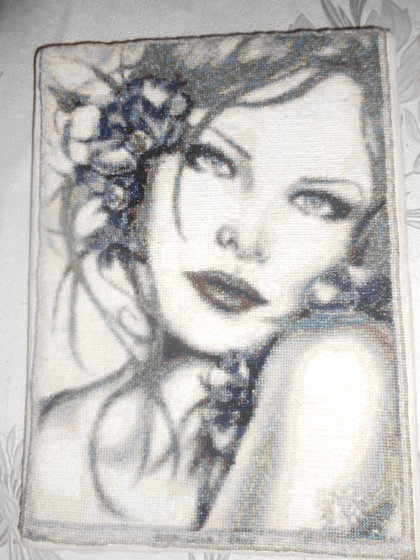 Работа «девушка в сером»