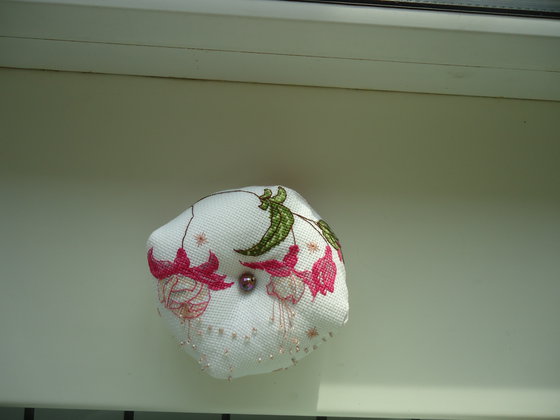 Работа «Бискорню-игольница»