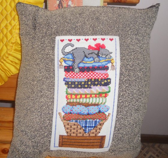 Работа «Подушка с кошкой»