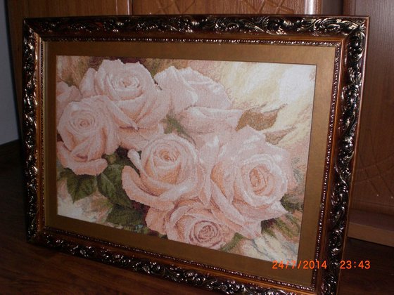 Работа «РОЗЬІ.вьішито нитками гамма»