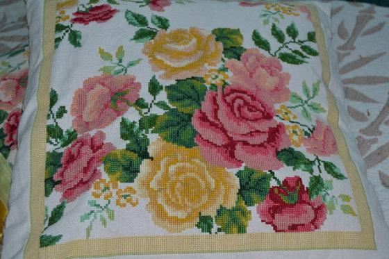 Работа «подушка Викторианские розы»