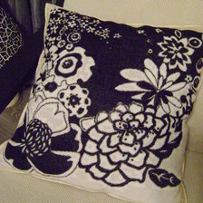 Работа «Подушка монохром»