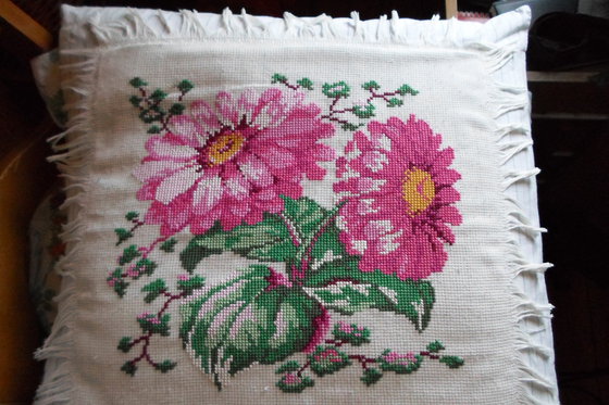 Работа «Подушка "Герберы"»