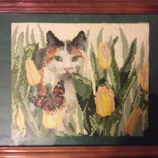 Работа «Кошка в тюльпанах»