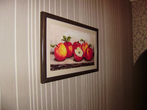 Работа «яблоки бисером»