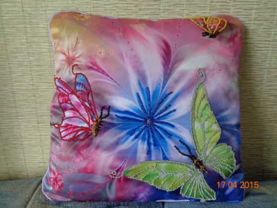 Работа «подушечка вышитая бисером»