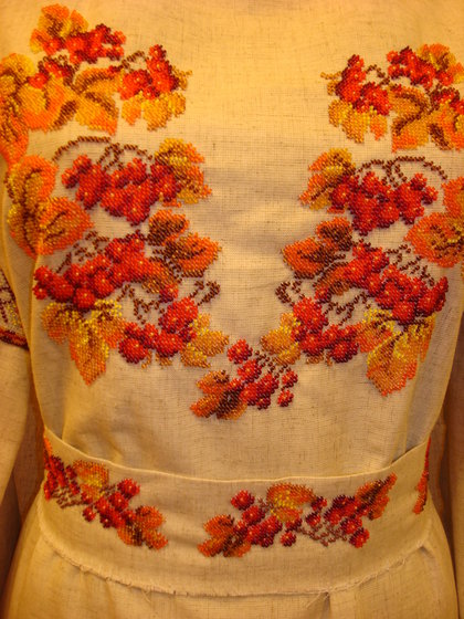 Работа «Вышитое на льне платье»