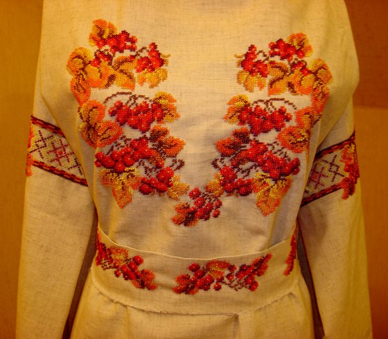 Работа «Вышитое платье»