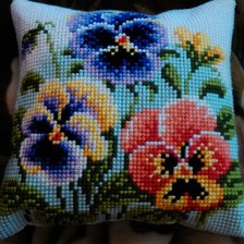 Работа «Подушка анютины глазки»