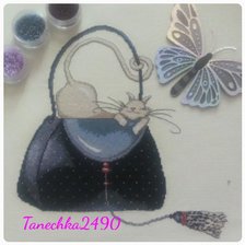 Работа «Кошечка на сумочке»