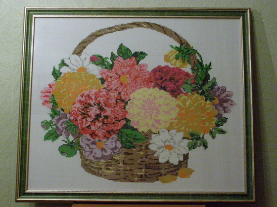 Работа «Георгины в корзине»