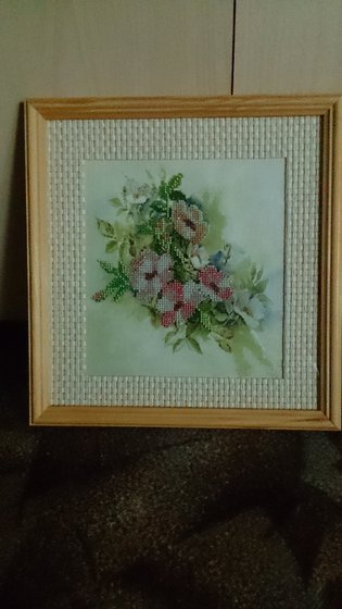 Работа «Ветвь шиповника (бисер)»