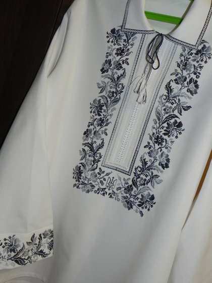 Работа «вишиванка меланжеві квіти»