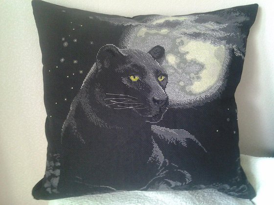 Работа «Подушка Полнолуние»