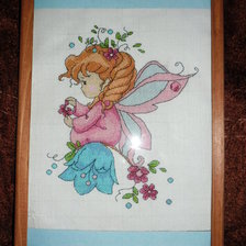 Работа «оформила тем,что оказалось под рукой,тк  багетка за 500 км»