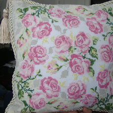 Работа «Подушка с розами»