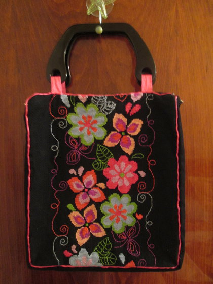Работа «Вышитая сумка»