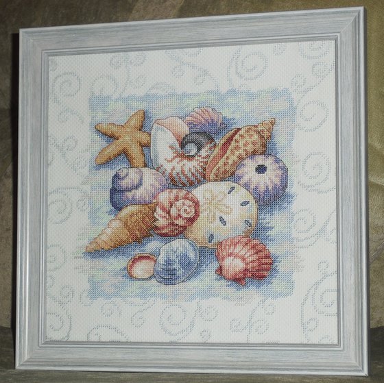 Работа «Ракушки на голубом»