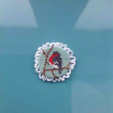 Работа «Брошь. Размер 2см х 2см. Мулине. Кружево. Ручная работа.»