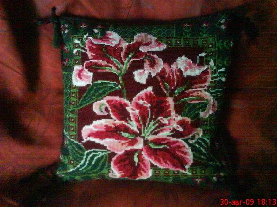 Работа «Подушка декоративная. Лилии.»