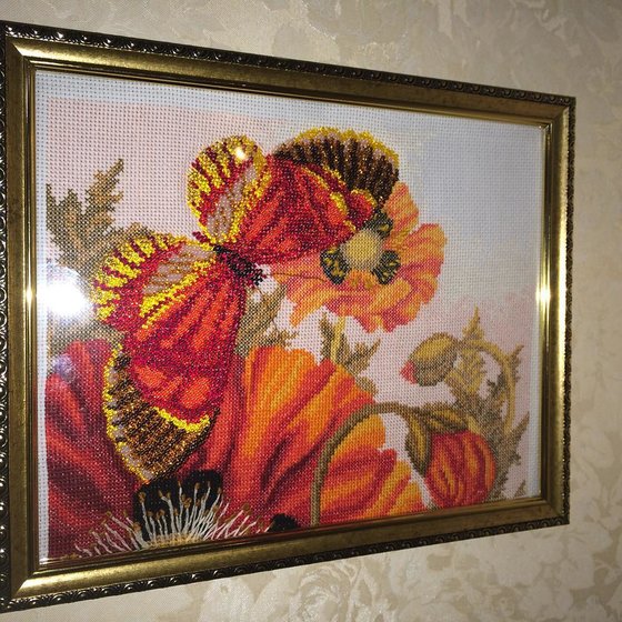 Работа «Маки бабочка бисер»