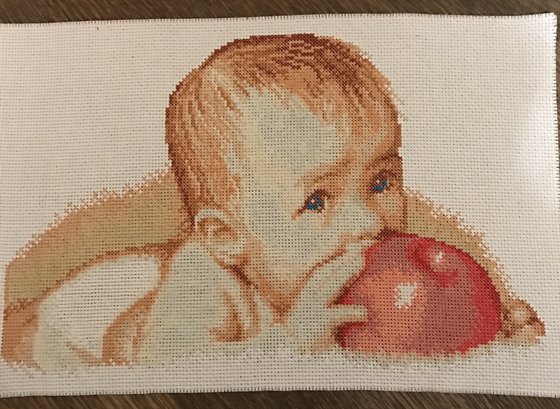 Работа «Малыш с красным яблоком;)»