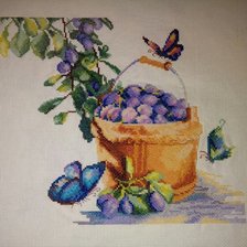 Работа «Сливы с бабочками»