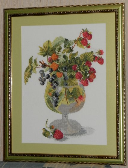 Работа «бокал с ягодами»