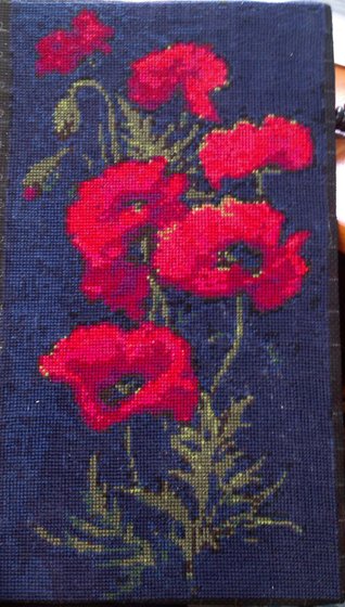 Работа «Маки на черном»