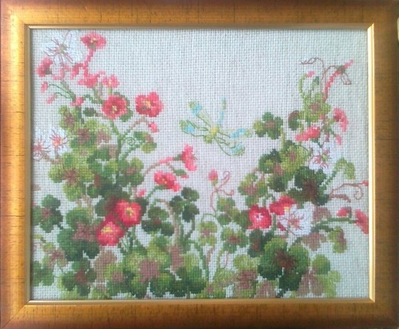 Работа «стрекоза в цветах»