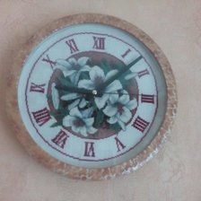 Работа «Часы с лилиями»