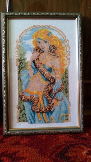 Работа «Девушка с питоном»