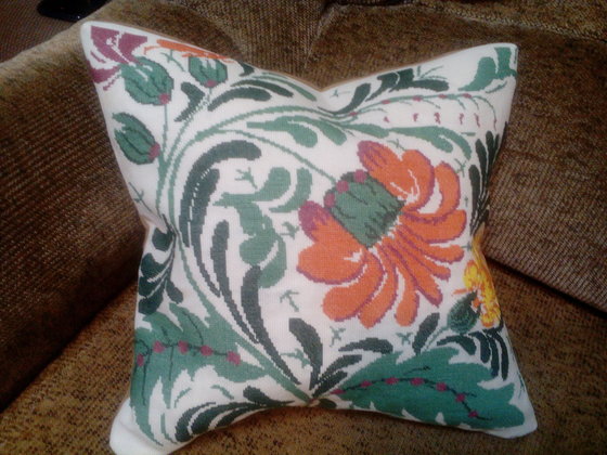 Работа «Подушка Хохлома»