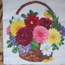 Работа «корзинка с георгинами»