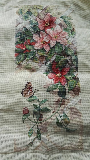 Работа «Клематисы и бабочка (2)»