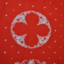 Работа «Белым по красному, скатерть, фрагмент.»