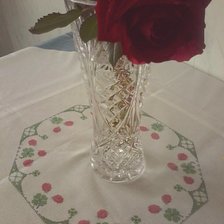 Работа «Салфетка на кухонный стол. Листья клевера и божьи коровки.»