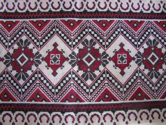 Работа «Подушка с украинским узором»