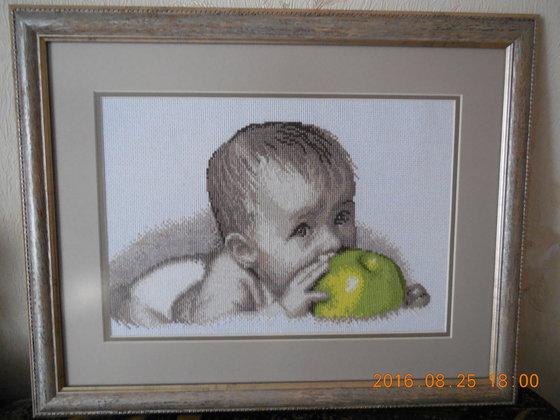 Работа «Малыш с яблоком»